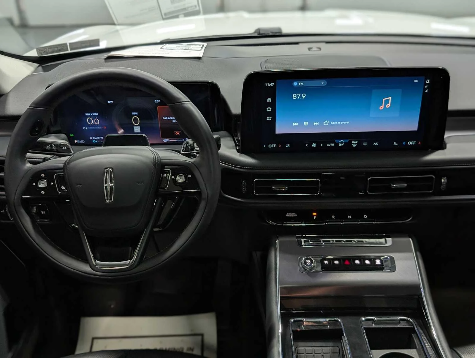 Used 2025 Pristine White Metallic Tri-Coat Lincoln Premiere image 5
