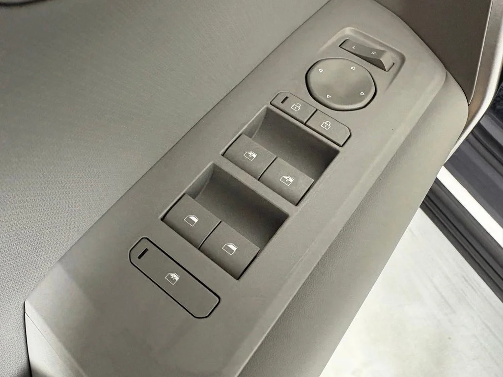New 2027 Snow White Pearl Kia EX image 20
