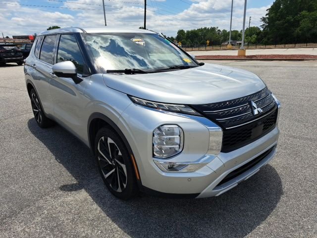 2024 Mitsubishi Outlander SE 2WD's photo