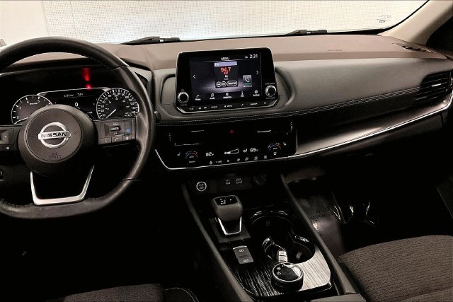 Used 2021 Glacier White Nissan SV image 7