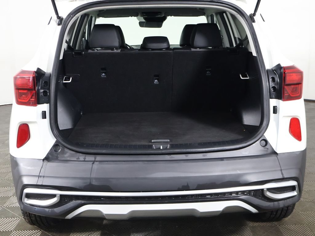 Used 2022 White Kia S image 18