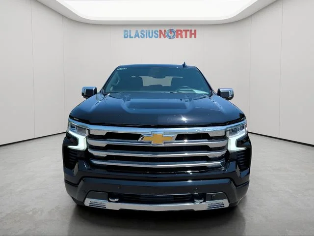 Used 2025 Black Chevrolet High Country image 2