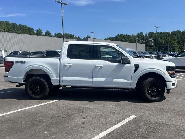 New 2026 Oxford White Ford XLT image 2