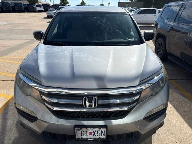 Used 2017  Honda LX image 4