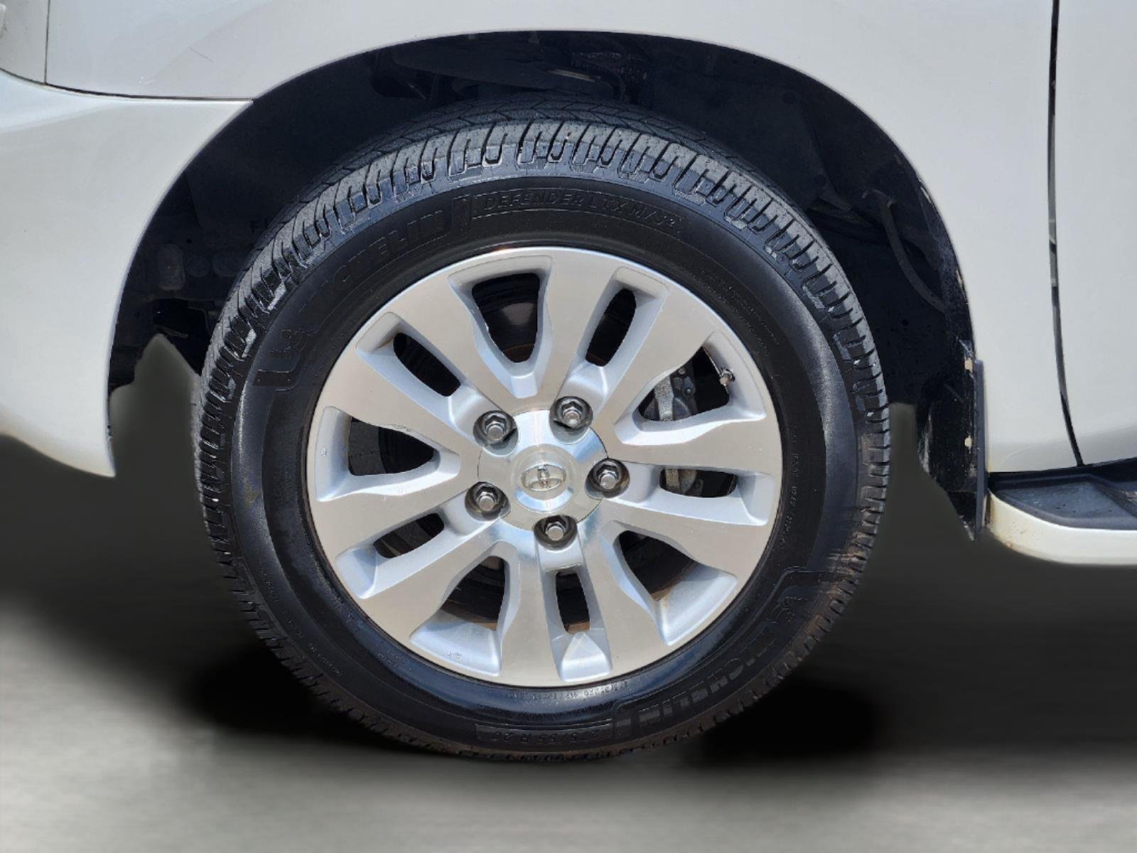 Used 2016 Blizzard Pearl Toyota Platinum image 9