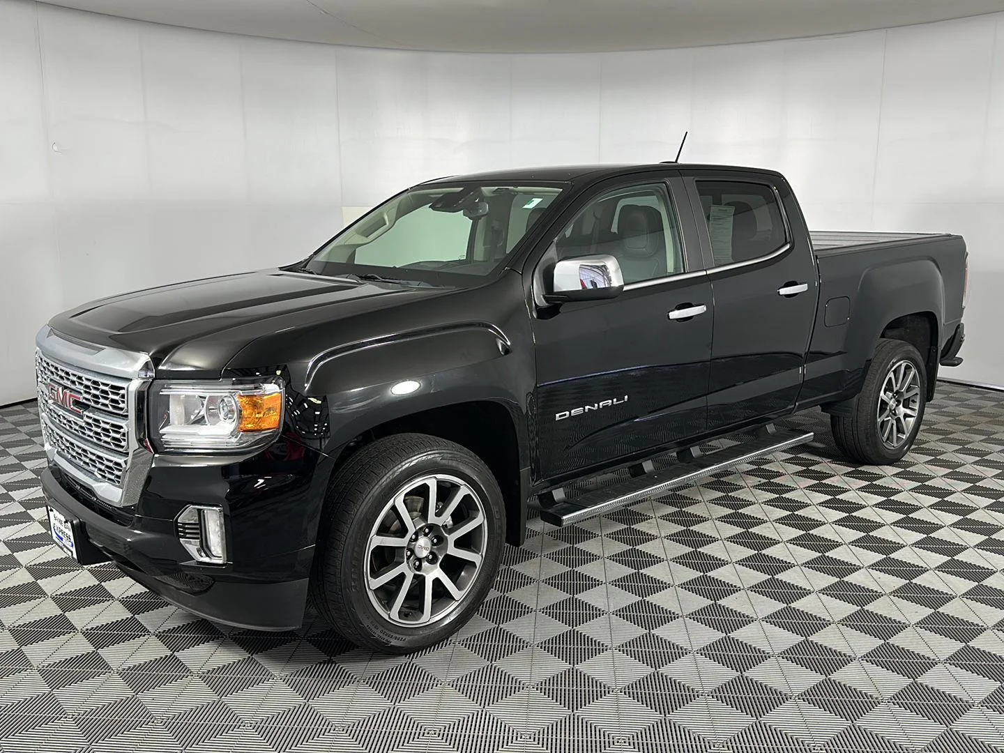 Used 2022 Onyx Black GMC 4WD Denali image 4
