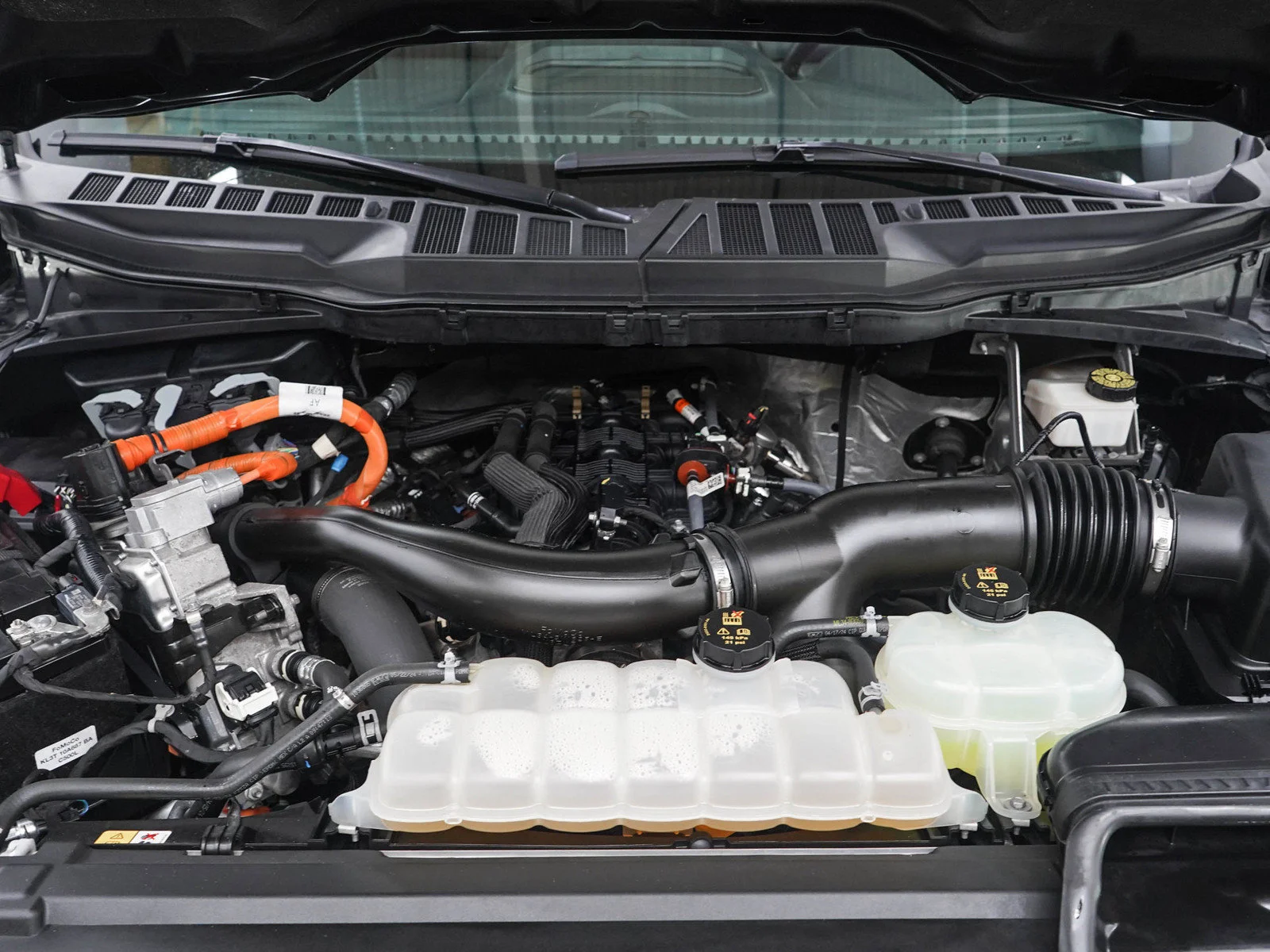 Used 2024 Agate Black Metallic Ford LARIAT image 33