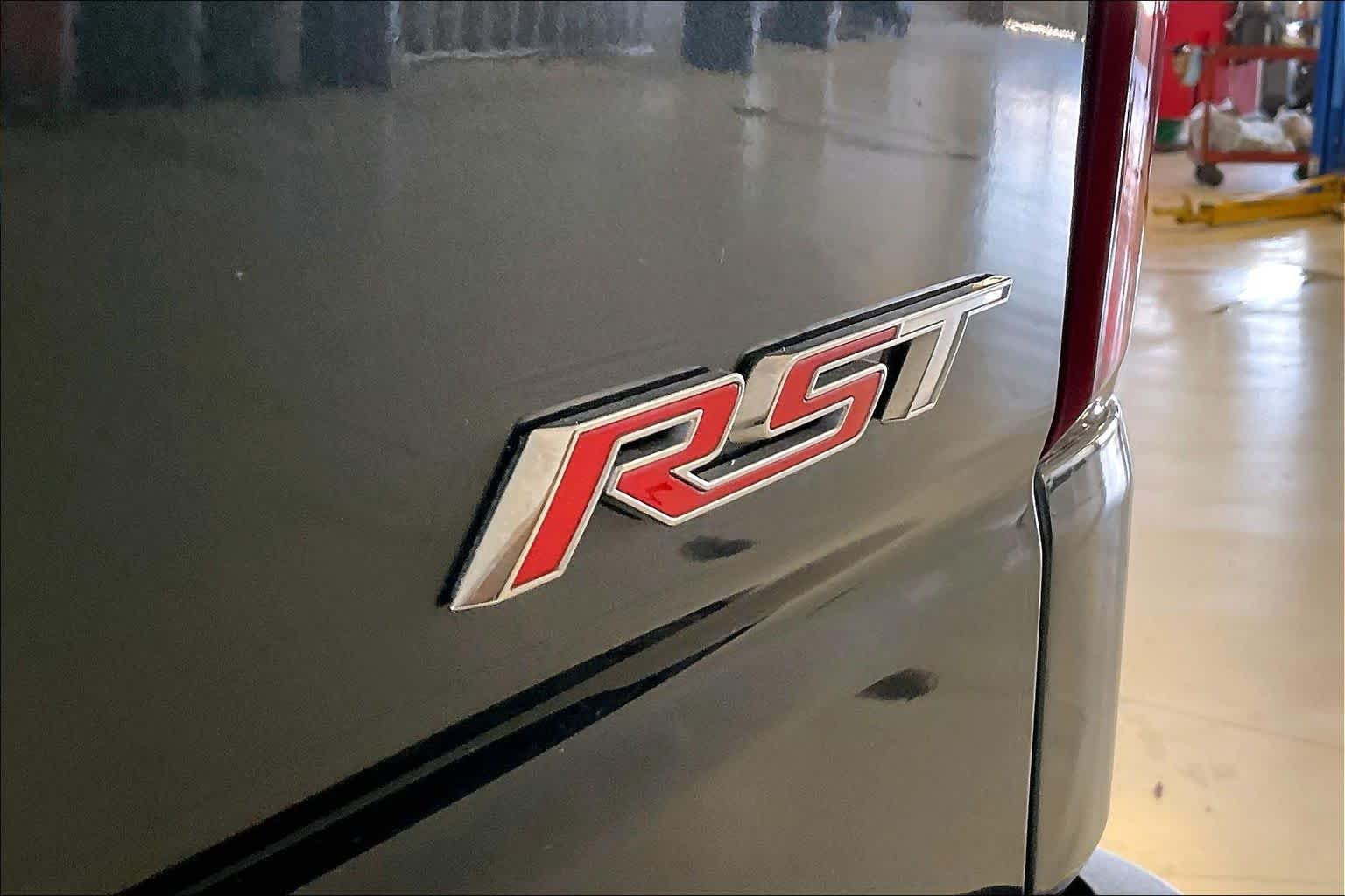 Used 2019 Shadow Gray Metallic Chevrolet RST image 9