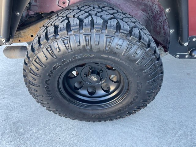 Used 2004 Brown Jeep Sahara image 12