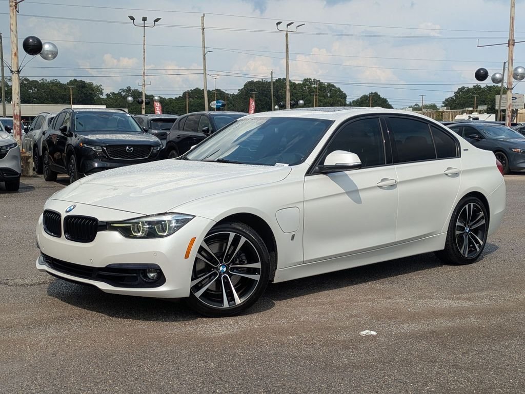 Used 2018 White BMW 330e iPerformance image 1