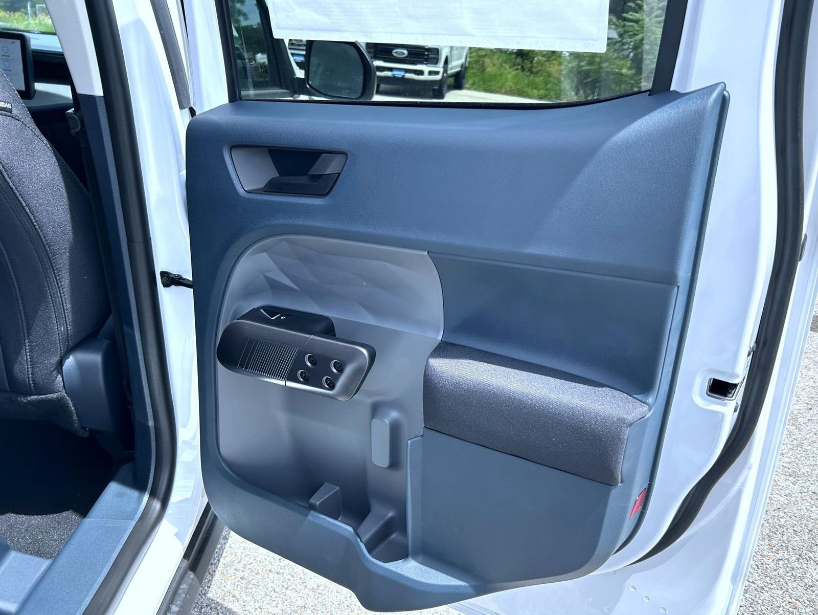 New 2026 Oxford White Ford XL image 17
