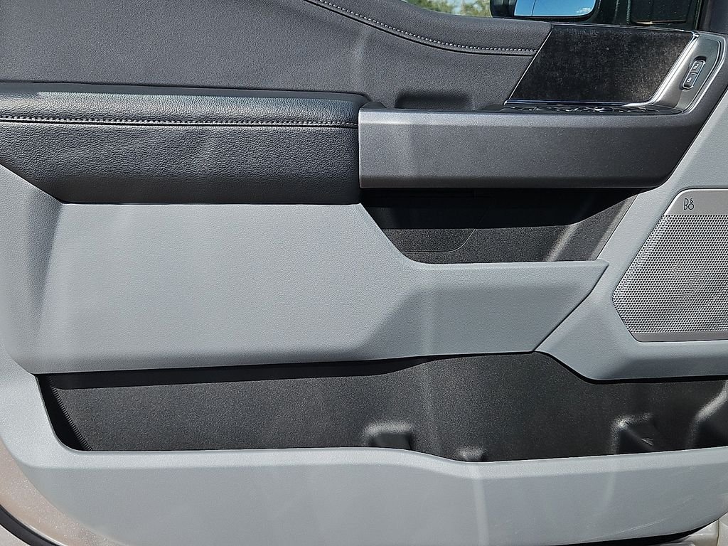 New 2027 Silver Ford F250 4X4 CREW/C image 18