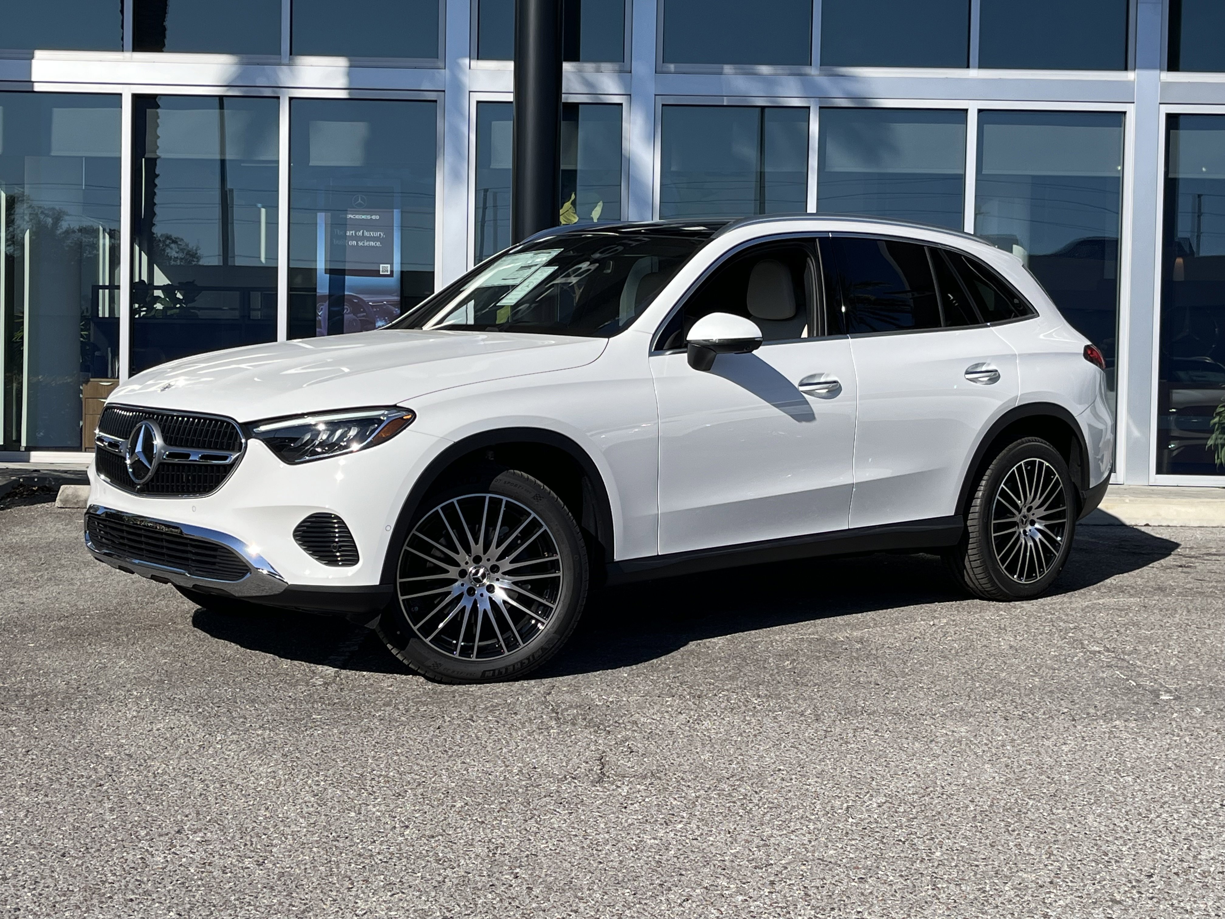 New 2026 Polar White Mercedes-Benz GLC 300 image 2