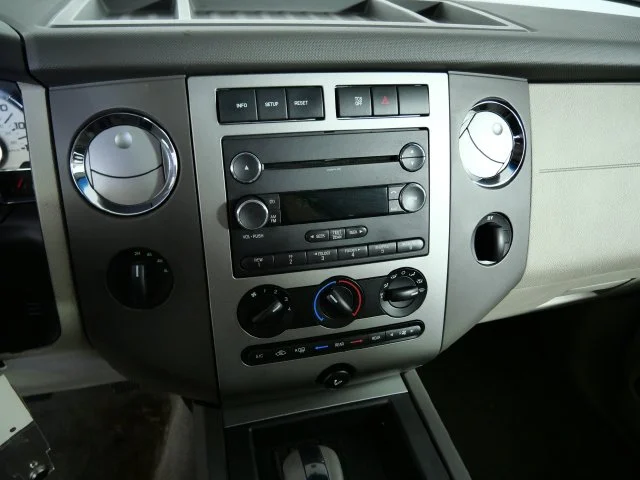 Used 2014 White Ford XL image 18