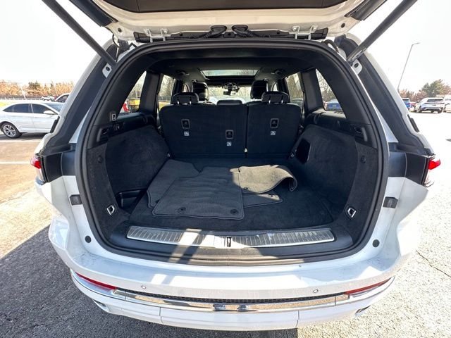 Used 2023 White Jeep Overland image 18