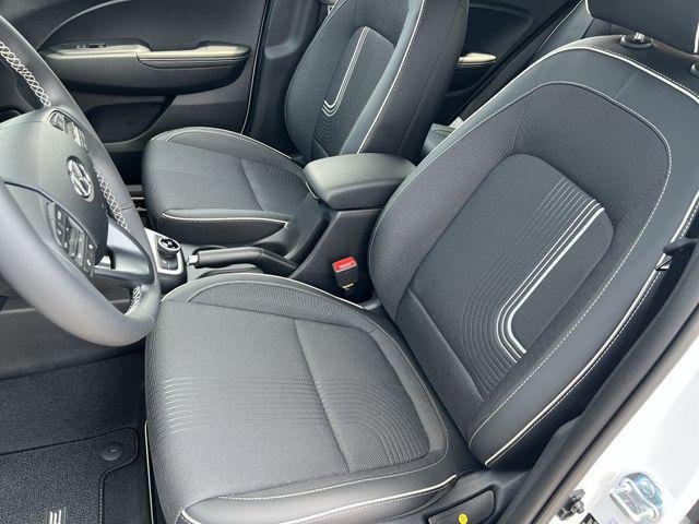 New 2026 White Hyundai SEL w/Two-Tone Roof image 31