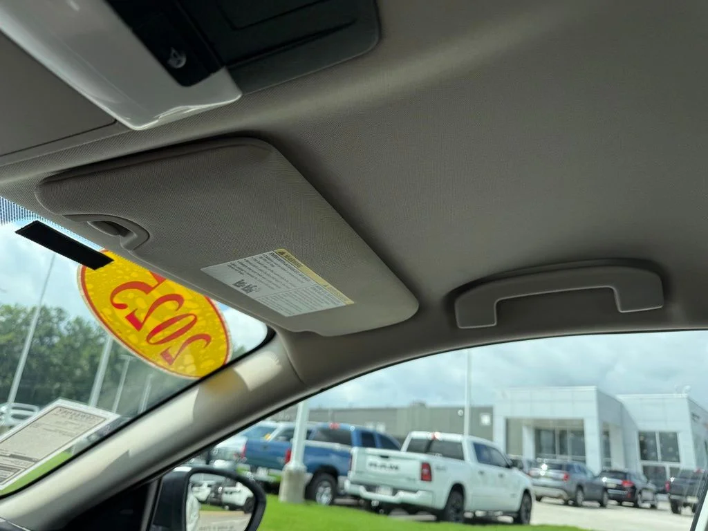 Used 2025 White Nissan 2.5 SV image 12