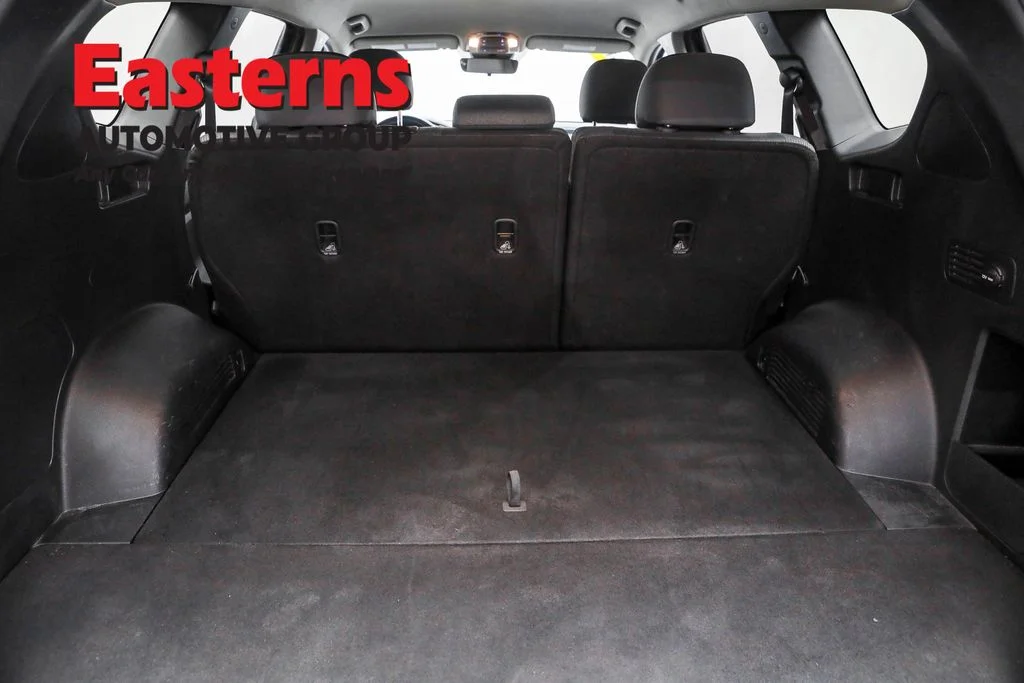 Used 2023 Black Hyundai SEL image 9