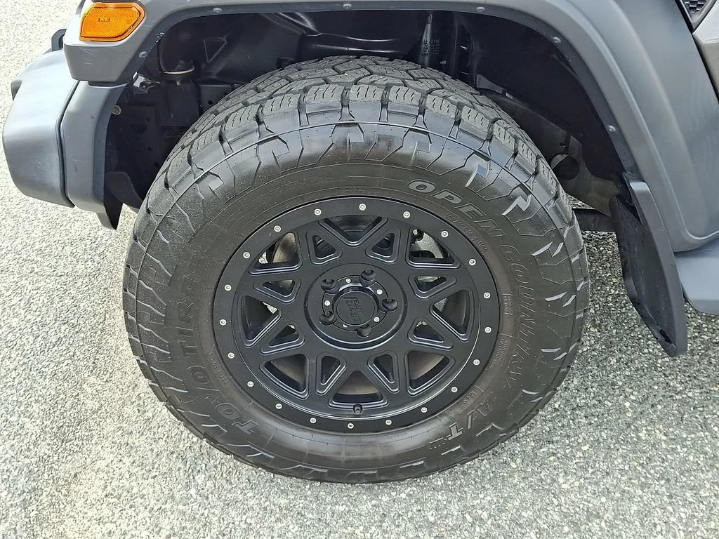 Used 2020 Granite Crystal Metallic Clearcoat Jeep Sport S image 29