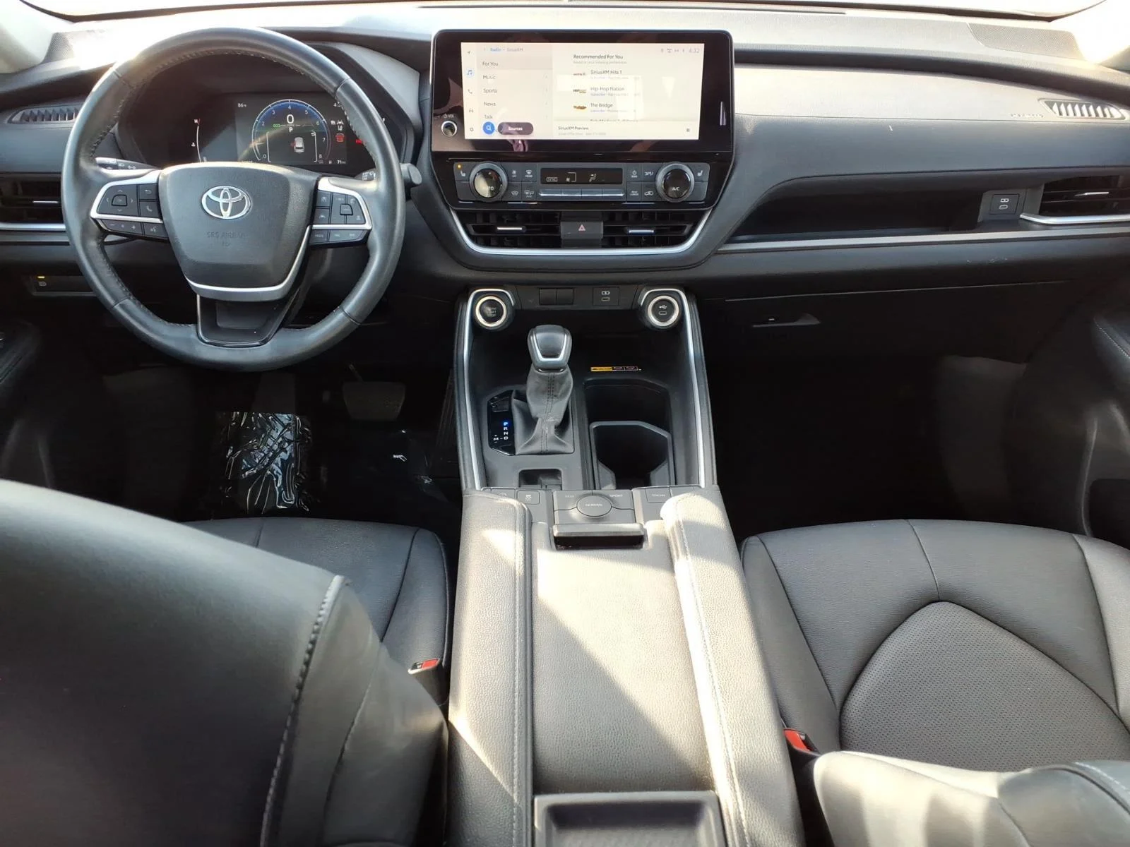 Used 2024 Wind Chill Pearl Toyota XLE image 19