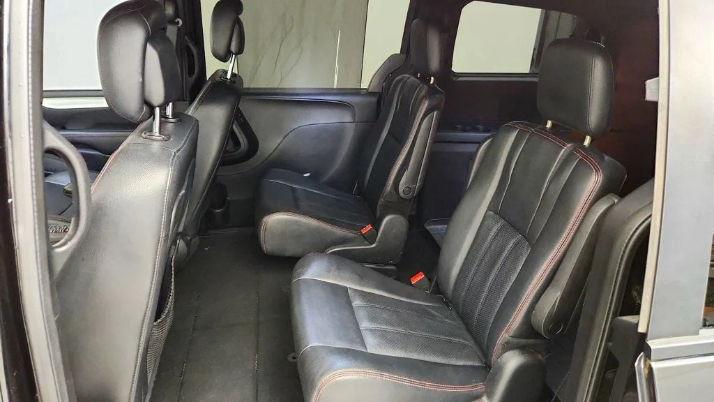 Used 2018 Black Onyx Crystal Pearlcoat Dodge GT Wagon image 20