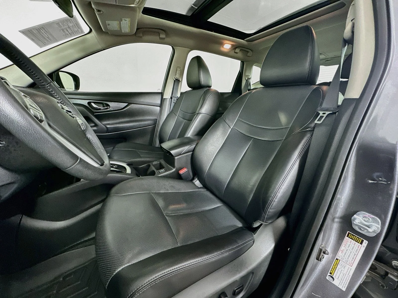 Used 2015 Gun Metallic Nissan SL image 22