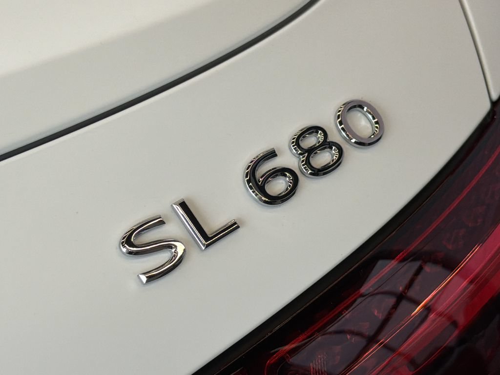 New 2027 MANUFAKTUR moonlight white magno (White Ambiance) Mercedes-Benz Maybach SL 680 Monogram Series image 50