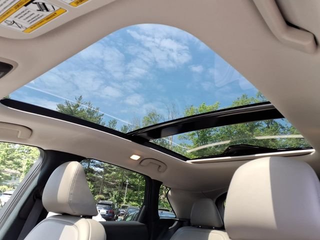 Used 2025 White INFINITI LUXE image 23