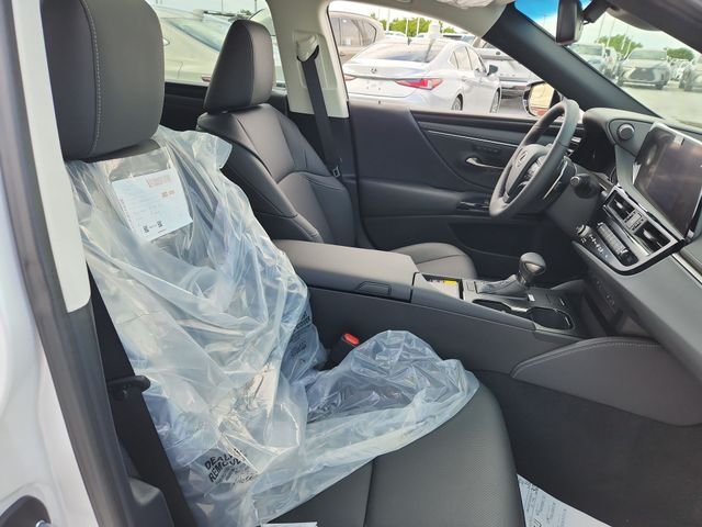 2025 Lexus ES 350 - Photo 25