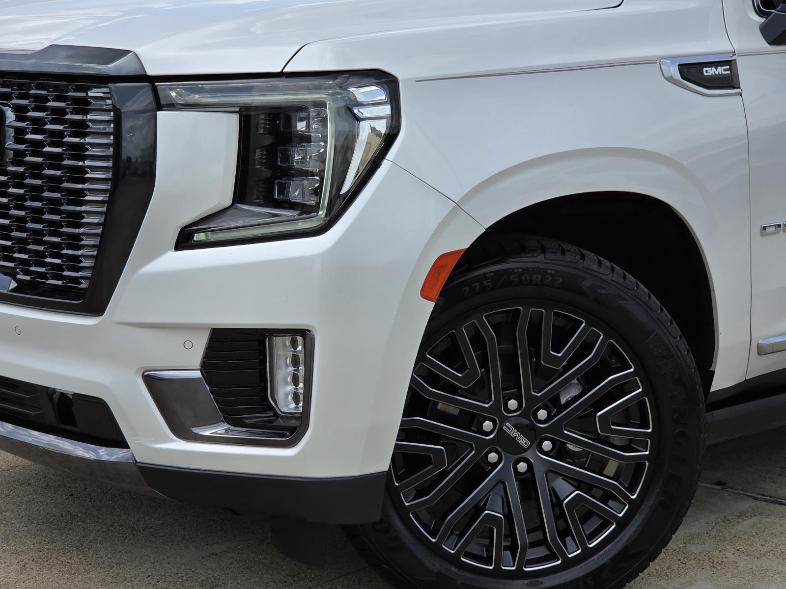 Used 2022 White Frost Tricoat GMC Denali image 7