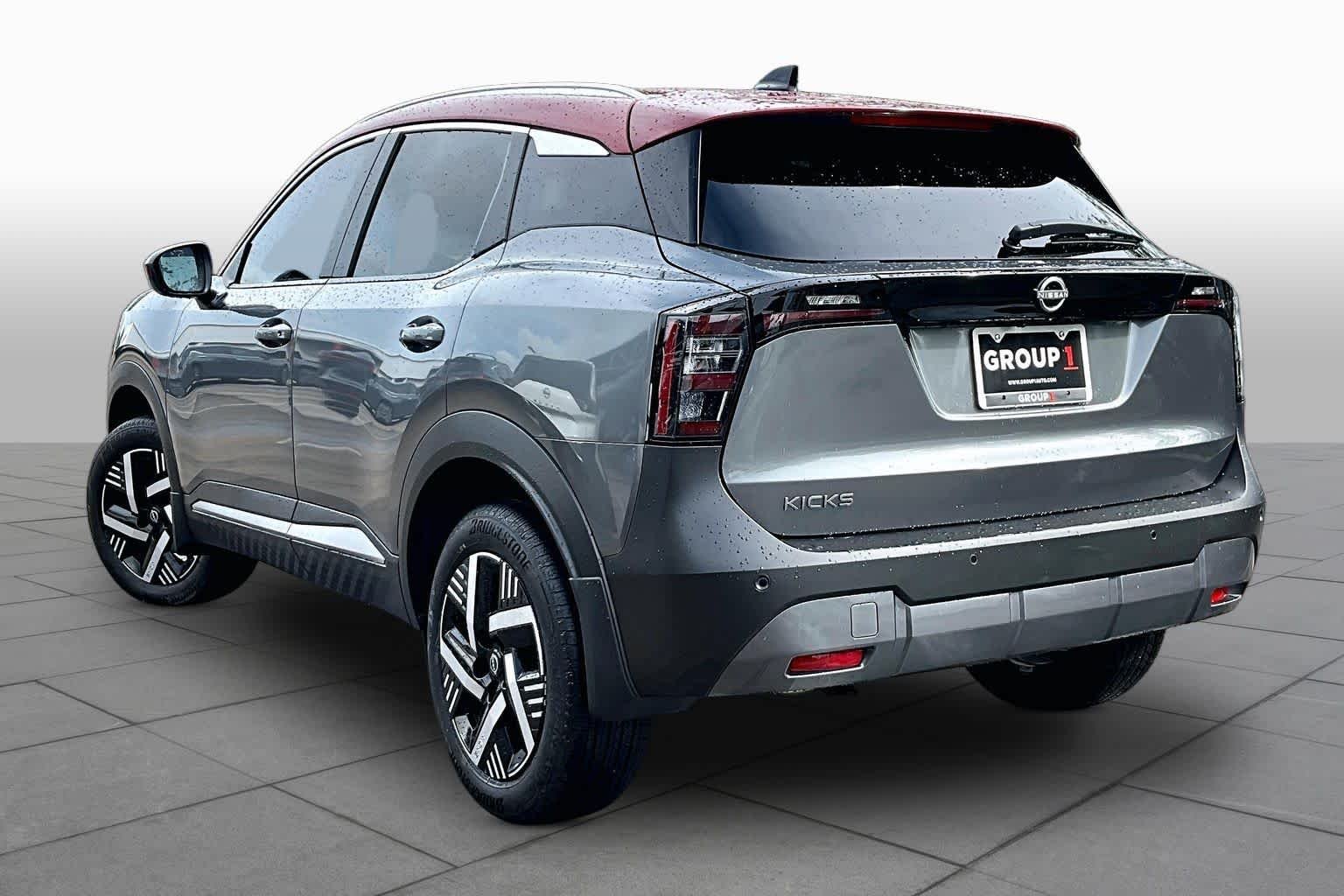 Used 2026 Gun Metallic/Scarlet Ember Tintcoat Nissan SV image 11