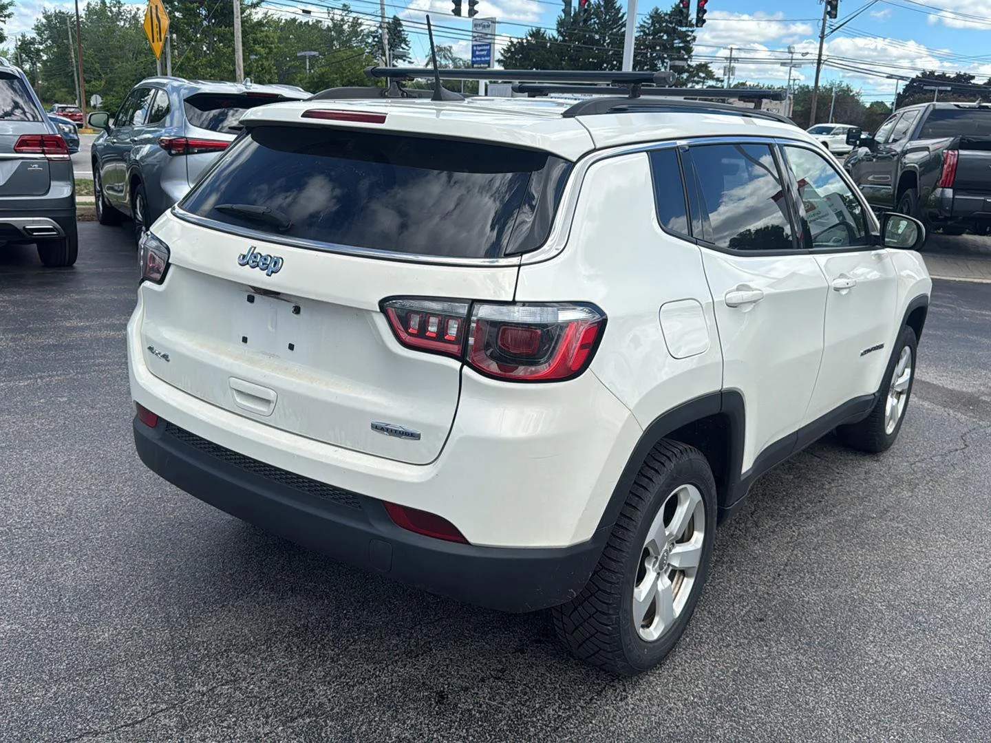 Used 2018 White Clearcoat Jeep Latitude image 6