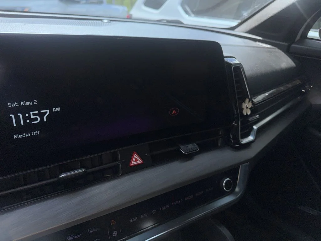 Used 2023 White Kia X-Pro Prestige image 23