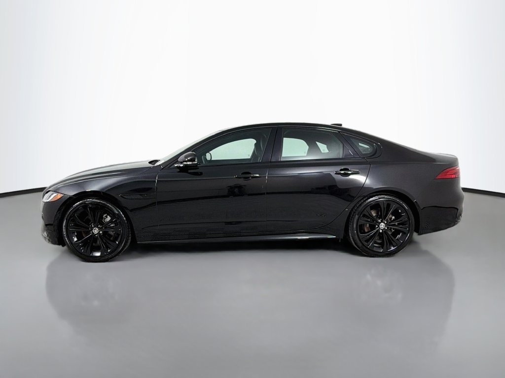 Used 2024 Black Jaguar R-Dynamic SE image 8