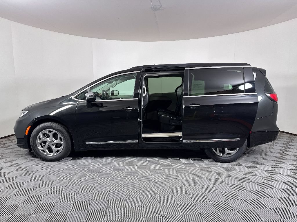 2023 Chrysler Pacifica Limited - Photo 11