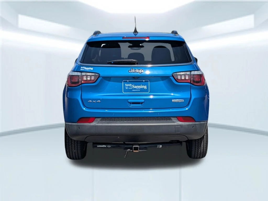 Used 2019 Blue Jeep Latitude image 5