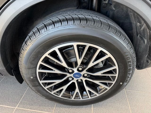 Used 2022 Black Metallic Ford SE image 8