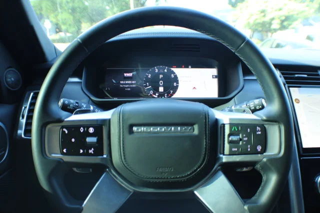 Used 2024 Black Land Rover Metropolitan Edition image 9