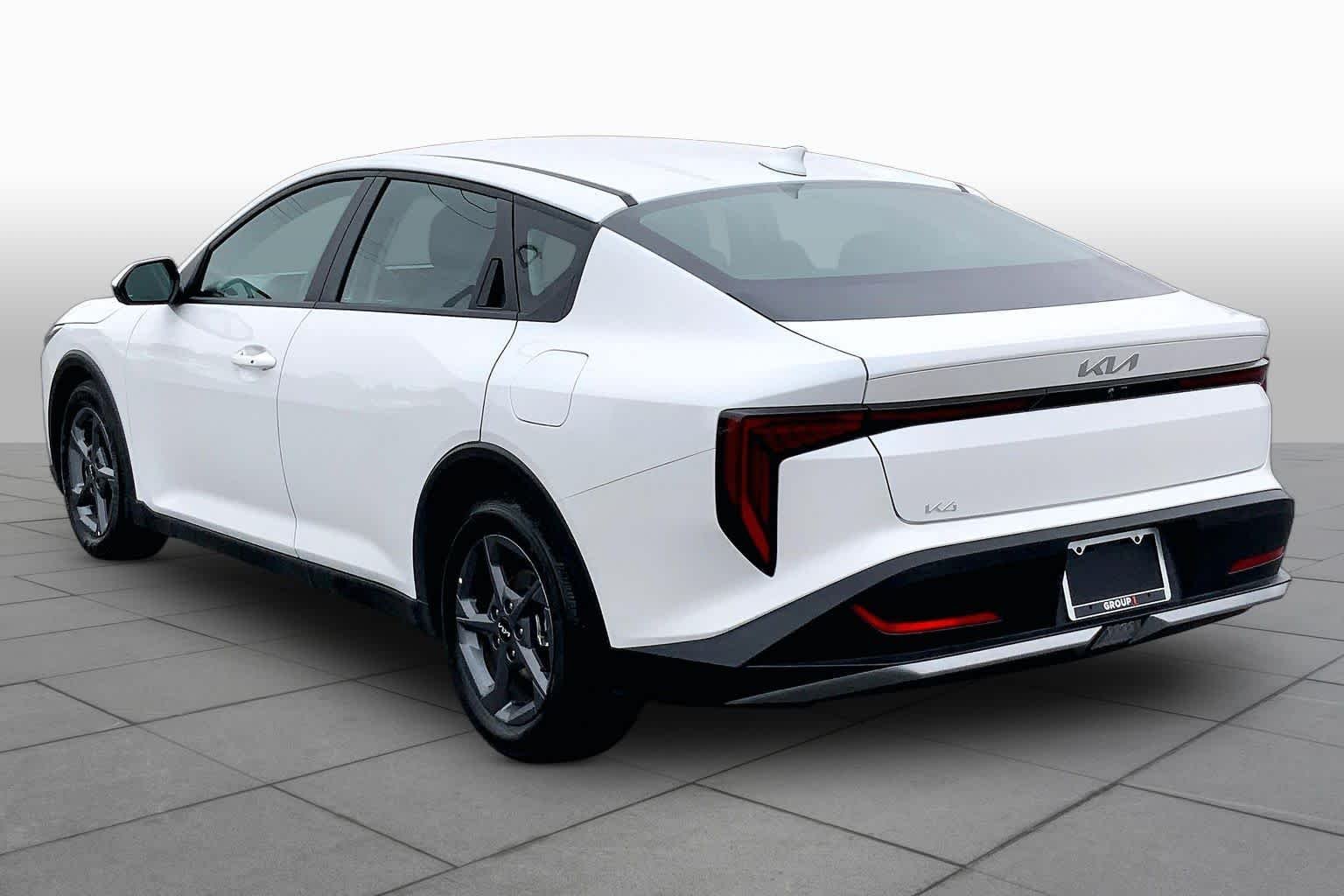 Used 2025 Snow White Pearl Kia LXS image 12