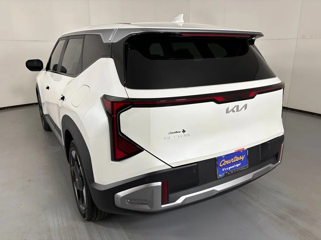 New 2027 Snow White Pearl Kia EX image 6