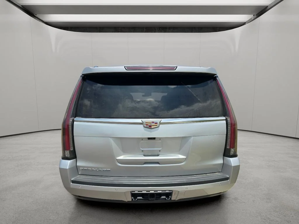 Used 2019 Radiant Silver Metallic Cadillac Luxury image 4