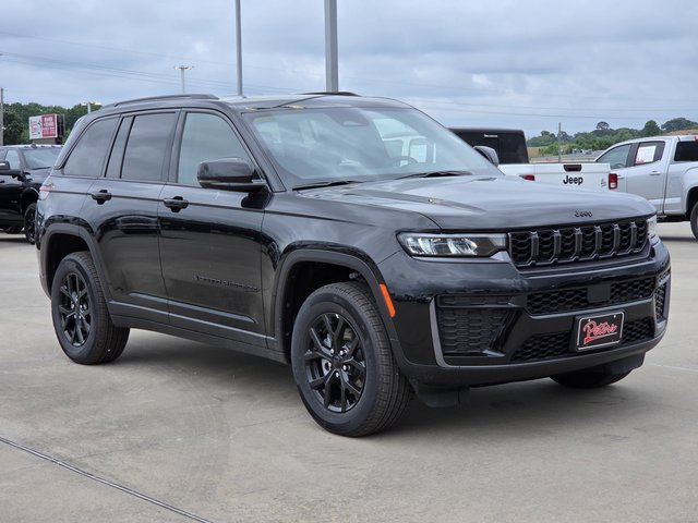 2026 Jeep Grand Cherokee Laredo Altitude