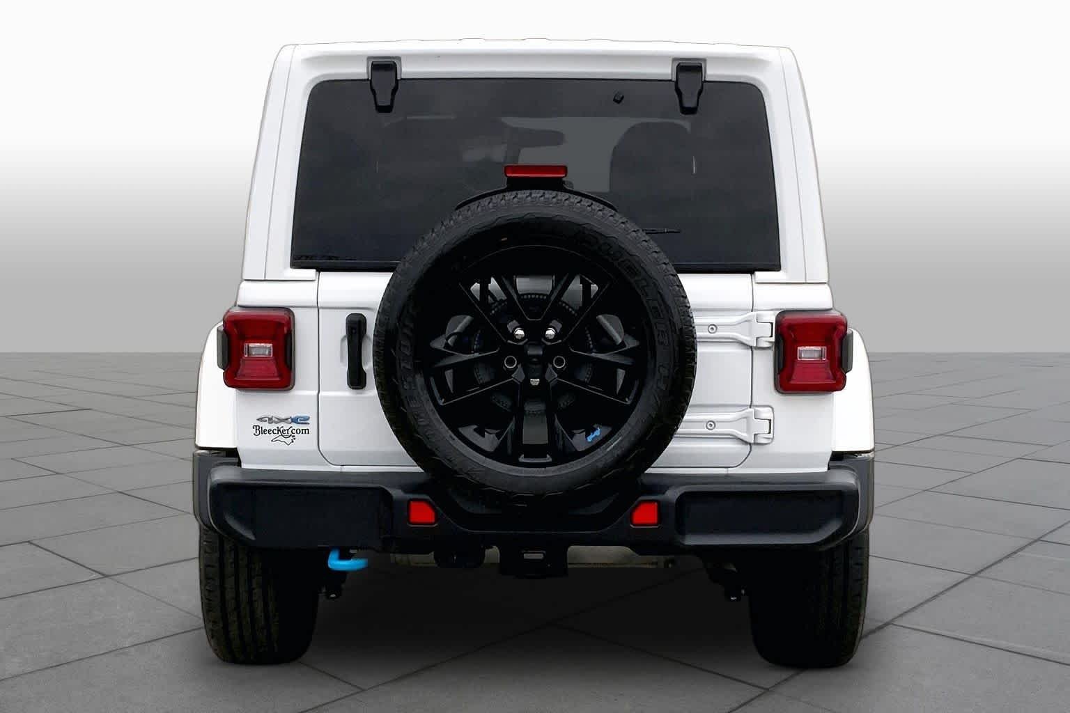 Used 2023 Bright White Clearcoat Jeep Sahara image 5