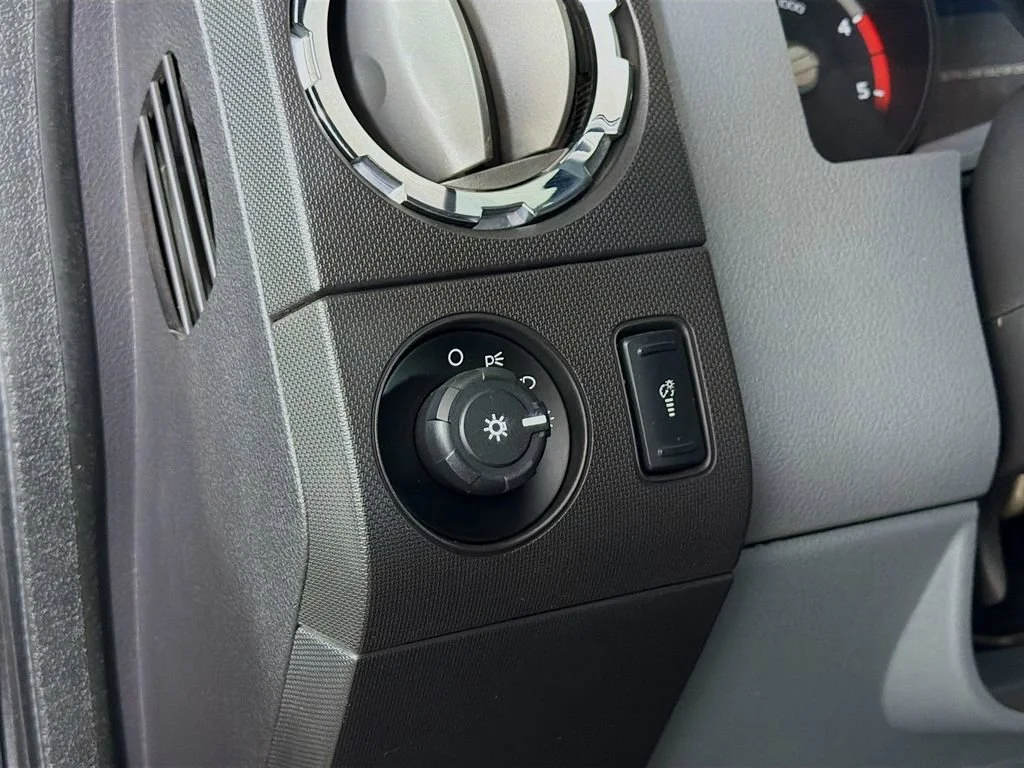 Used 2015  Ford Lariat image 11