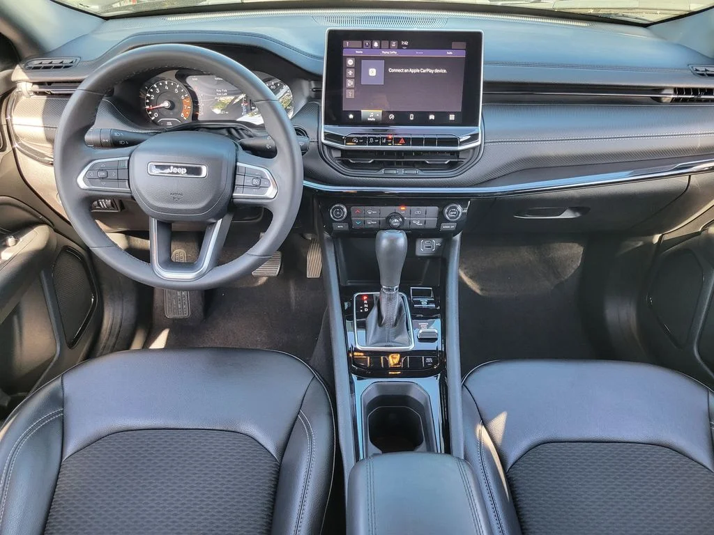 Used 2023 Black Jeep Latitude image 4