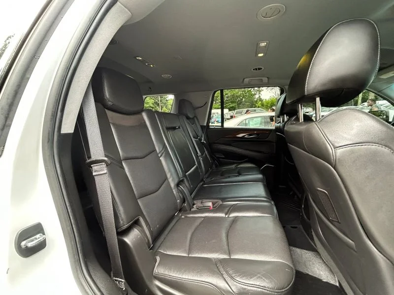 Used 2019 White Cadillac Sport Utility 4D image 31