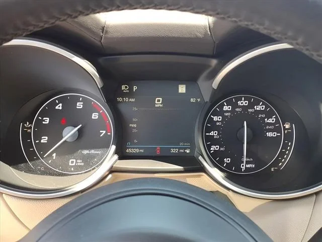 Used 2023  Alfa Romeo Lusso image 14