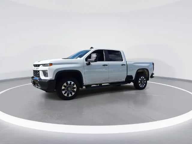 Used 2023 White Chevrolet Custom image 4