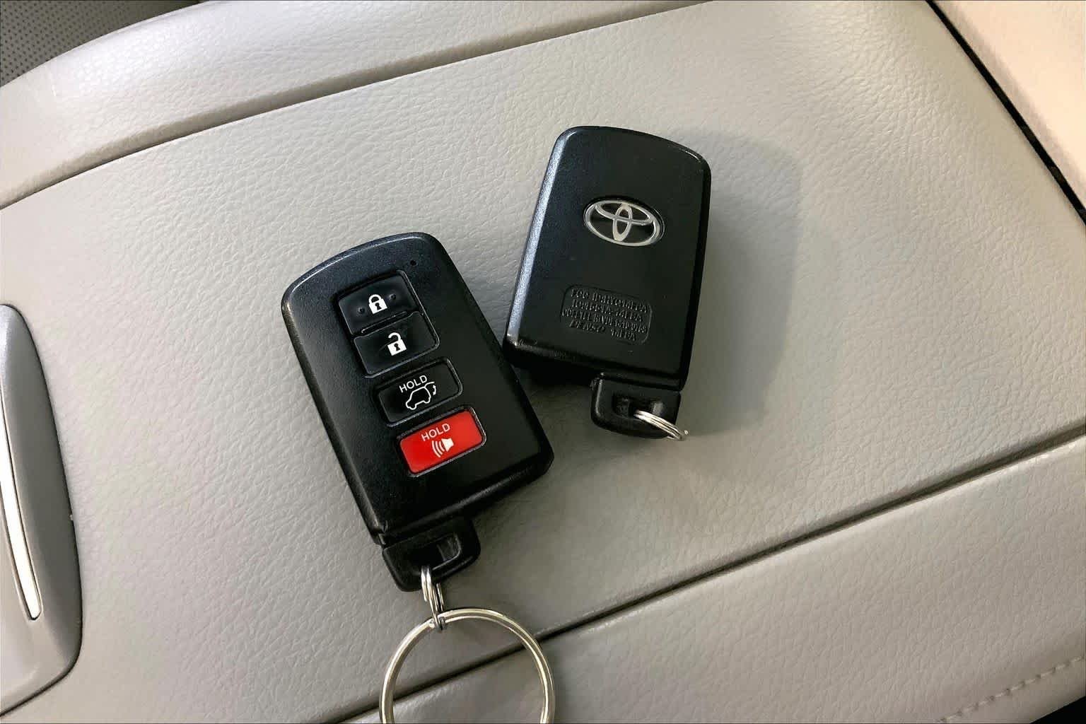 Used 2017 Blizzard Pearl Toyota Limited Platinum image 14