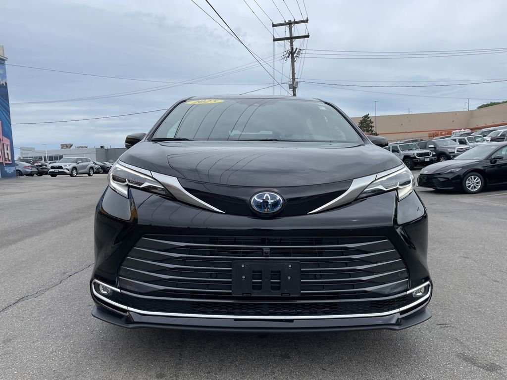Used 2025 Black Toyota Platinum image 5